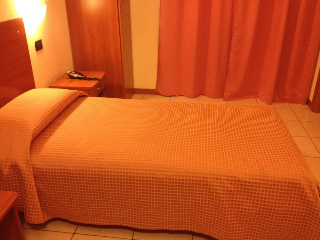 Hotel Belforte Varese Habitación foto
